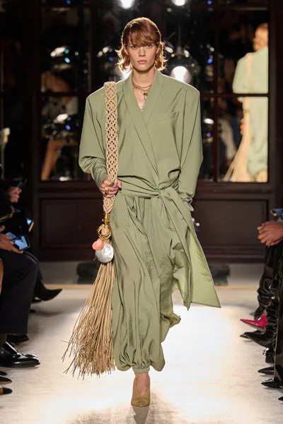 Look 8